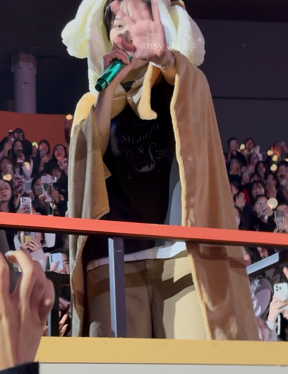 nsy_bg's tweet photo. 260227 MOA CON🍀

トロッコ目の前だったので、ボムギュにお手振り貰えた🧸😭💖
動画はめちゃくちゃブレてたから写真で📷✨
バムグッになったボムギュ可愛すぎたᐡ ᵒ̴ ᵕ ᵒ̴ ᐡ♡

 #ボムギュ #범규 #BEOMGYU
#TXT_MOACON https://t.co/gsRuHsfdGw