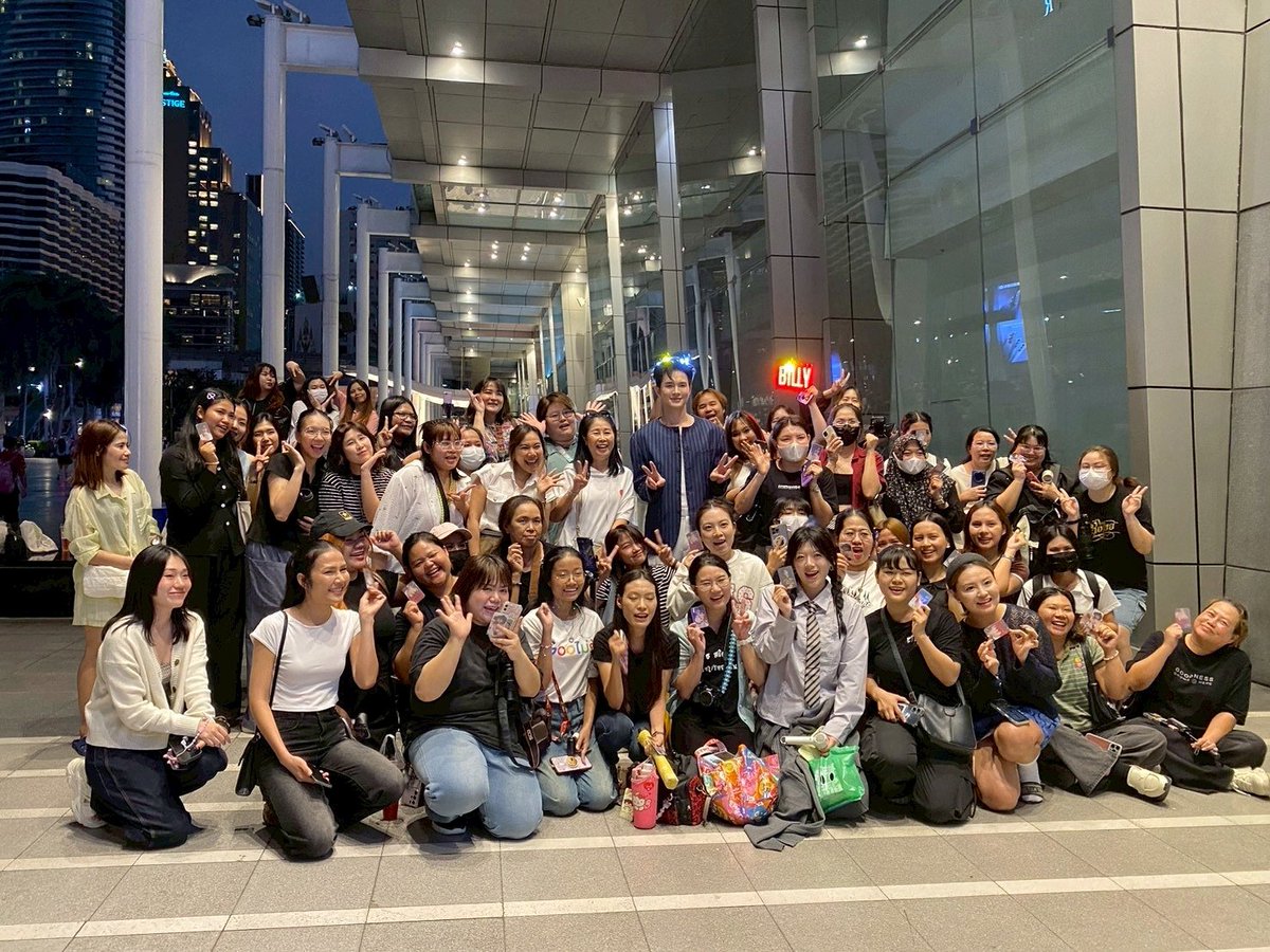 ขอขอบคุณทุกๆ คนที่มาให้กำลังใจ "บิลลี่" กันในวันนี้นะคะ ขอบคุณทุกๆ คนที่เข้ามาดูไลฟ์ด้วยน้าาา 🙏🏼

เดินทางกลับบ้านปลอดภัยนะคะ 🥰🥰

•~•

Thank you everyone for coming to support "Billy" today. Thank you also to everyone who watched the live stream! 🙏🏼 

Have a safe journey home!
