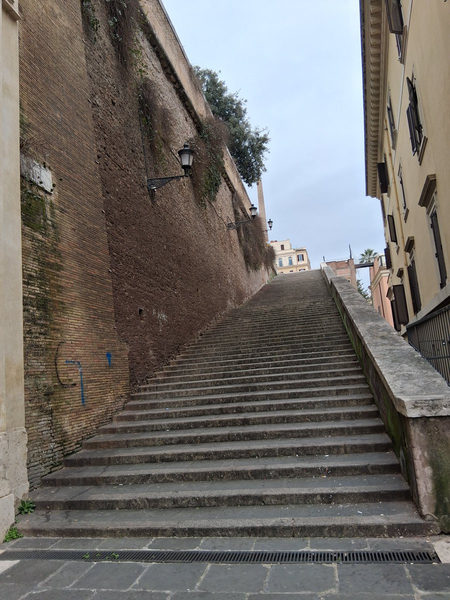 srmcarla's tweet photo. #2marzo2026
#salire
Tornando a casa, uscita dalla Metro di Piazza di Spagna, ho scelto la rampa di S. Sebastianello per salire a Trinità dei Monti: che pace, che silenzio! I gradini sono bassi e si sale agevolmente. Davvero ci voleva una foto ricordo: erano le 11.30!😊 https://t.co/ilfxC23kSU
