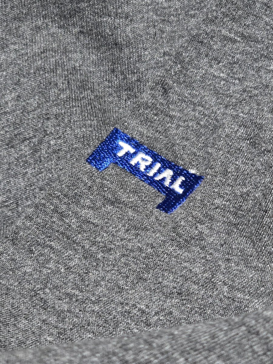 親戚たちが、こぞってTRIALのスウェット買ってたから
ワイも買っちまったよ。
700円くらいだったけど
これめっちゃいいな！！！！
生地の厚さもマジで丁度いいな！！！