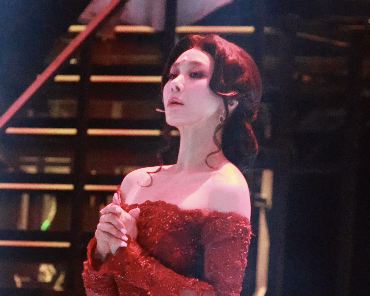 b2ngsin's tweet photo. 네 저 이런 주현언니 표정 좋아해요 https://t.co/PrOxED4lCM