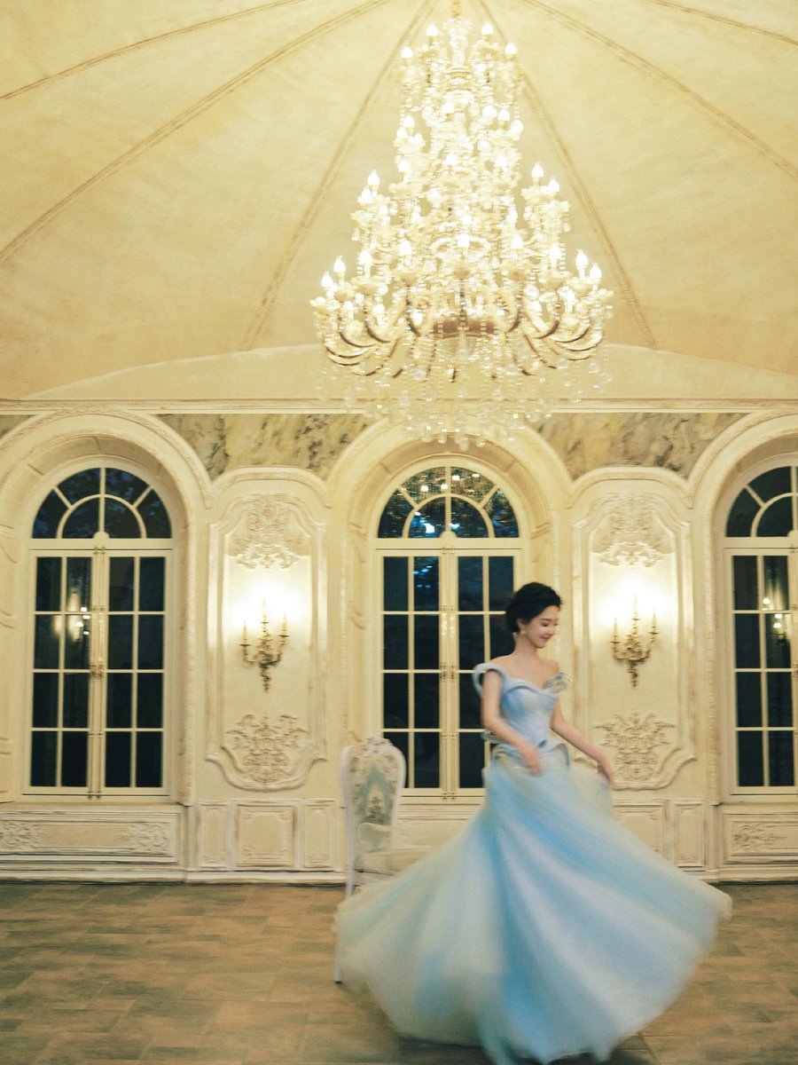 she really belongs in a palace 😭