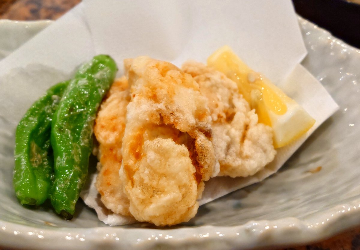 お疲れ様です。
お寿司とフグの唐揚げ
角ハイボールで！
乾杯🥃\(ˊᗜˋ*)ﾃﾞｽ
久しぶりに、角ハイボールでしたが。
うんまいなぁー！✨️