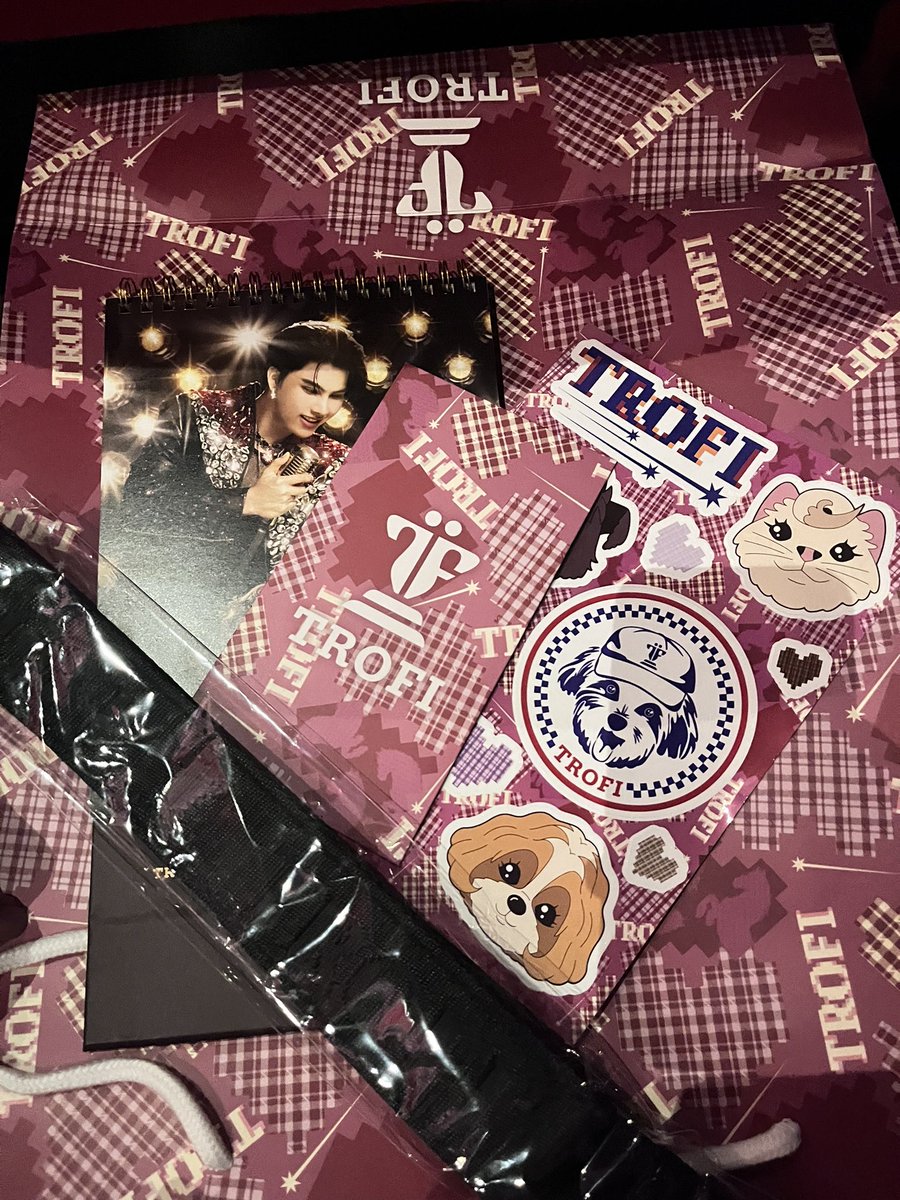 OneAndOnlyFP's tweet image. Thank you so much for your lovely gift 
😻 @fort_fts @peatwasu 

#TROFI2026 #TROF|
#Yesterdayรอยรักวันวาน
#YesterdayTheSeries
#WeTVth #WeTVOriginal

TOGETHER FOREVER LIKE YESTERDAY
#YesterdayEP5