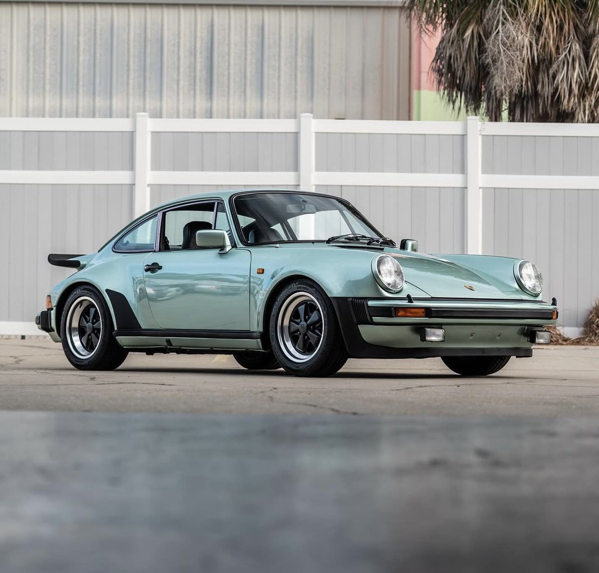 PorscheCIub's tweet photo. Ice Green Metallic 930 Turbo https://t.co/0VS16fby7e