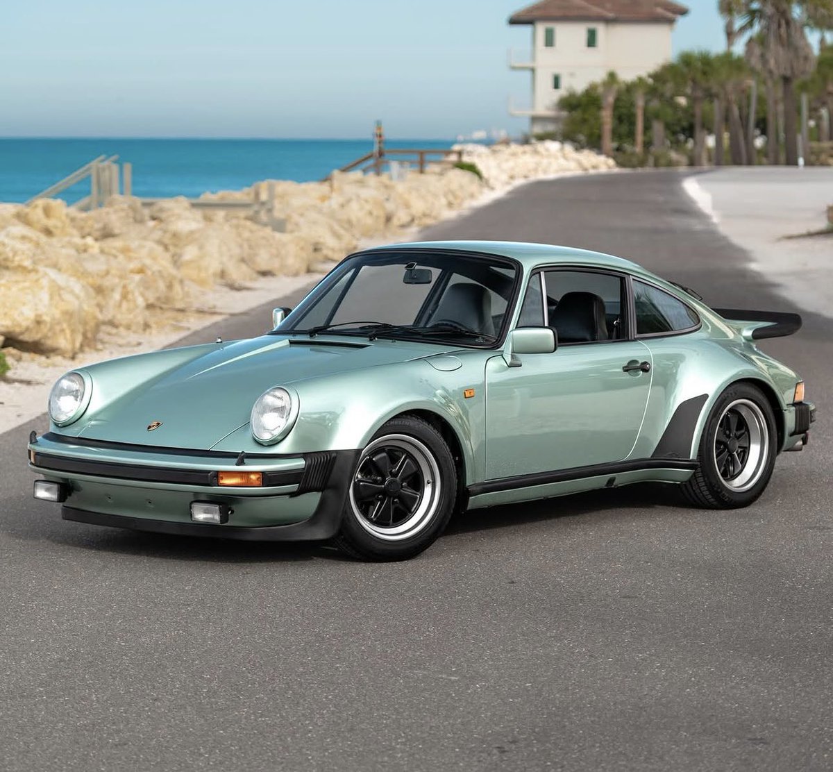 PorscheCIub's tweet photo. Ice Green Metallic 930 Turbo https://t.co/0VS16fby7e