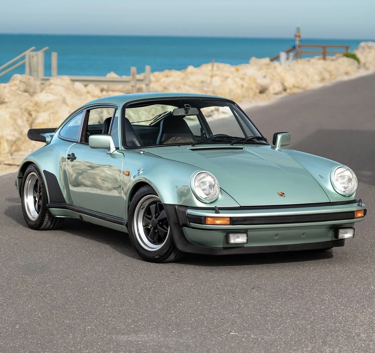 PorscheCIub's tweet photo. Ice Green Metallic 930 Turbo https://t.co/0VS16fby7e