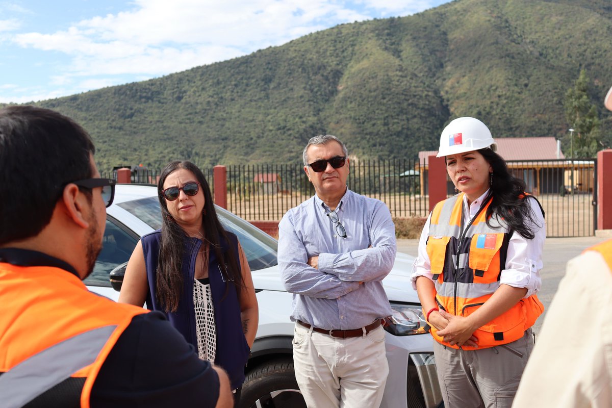 MOPOHiggins's tweet photo. 🚧 Mejoramiento Ruta I-45, sector Puente Negro – La Rufina, comuna de San Fernando
La Seremi de Obras Públicas, María de Los Ángeles Latorre, junto a la Delegada Provincial de Colchagua, Marta Pizarro y equipo de vialidad realizaron una visita inspectiva a las obras. https://t.co/q0o0UUR0c2