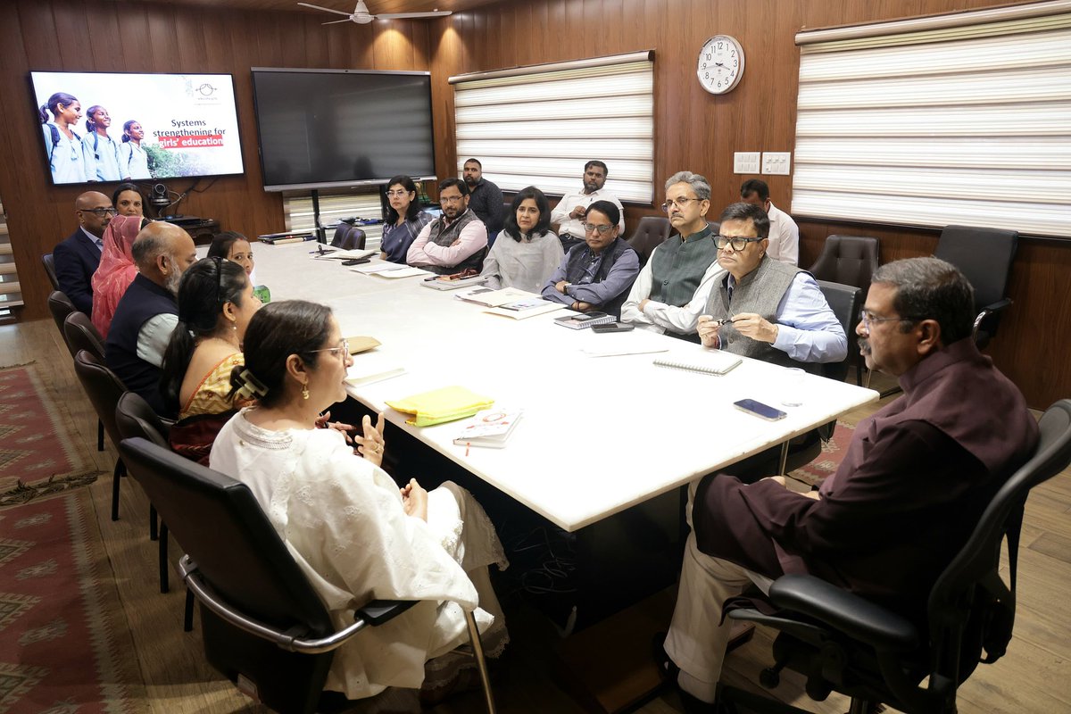 dpradhanbjp's tweet photo. Pleasure meeting Ms. Safeena Hussain, social worker and Founder, @educate_girls along with her team and officials of @EduMinOfIndia.  

She is working tirelessly to ensure every girl in India gets access to quality education. Appreciate her passion, drive and efforts for girls’ education and leadership. Immensely satisfying to know that she has brought thousands of out-of-school girls from rural and underprivileged backgrounds back into the classroom. 

May she continue to remove barriers to quality education and work to ensure that no child is left behind in terms of educational opportunity.