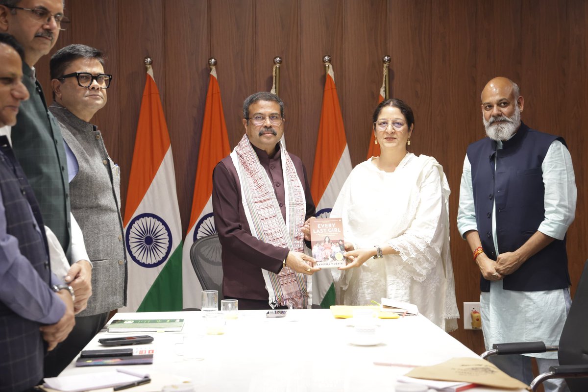 dpradhanbjp's tweet photo. Pleasure meeting Ms. Safeena Hussain, social worker and Founder, @educate_girls along with her team and officials of @EduMinOfIndia.  

She is working tirelessly to ensure every girl in India gets access to quality education. Appreciate her passion, drive and efforts for girls’ education and leadership. Immensely satisfying to know that she has brought thousands of out-of-school girls from rural and underprivileged backgrounds back into the classroom. 

May she continue to remove barriers to quality education and work to ensure that no child is left behind in terms of educational opportunity.