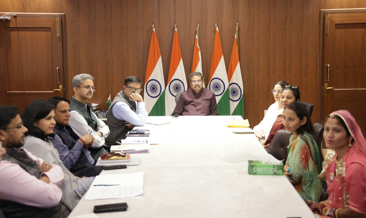 dpradhanbjp's tweet photo. Pleasure meeting Ms. Safeena Hussain, social worker and Founder, @educate_girls along with her team and officials of @EduMinOfIndia.  

She is working tirelessly to ensure every girl in India gets access to quality education. Appreciate her passion, drive and efforts for girls’ education and leadership. Immensely satisfying to know that she has brought thousands of out-of-school girls from rural and underprivileged backgrounds back into the classroom. 

May she continue to remove barriers to quality education and work to ensure that no child is left behind in terms of educational opportunity.
