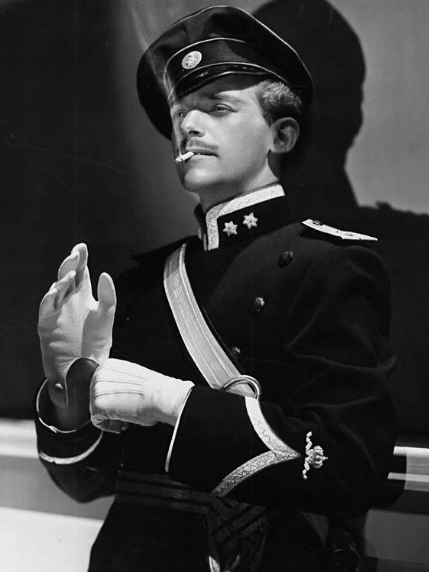 このダグラス・フェアバンクス ジュニアの
美しさ…。

あまり安直には使いたくないけど
こう表現するしかないですよね、

メロい、と。