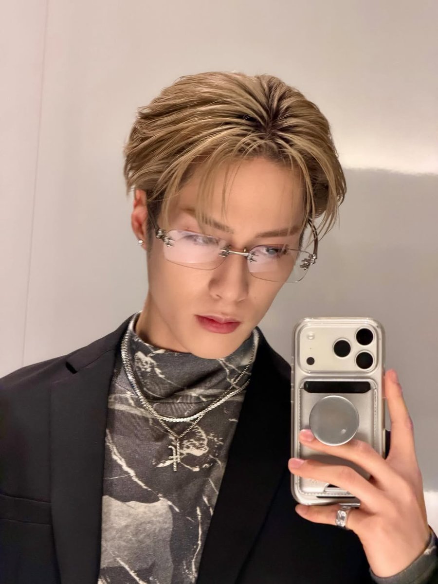 クッション 藤原樹