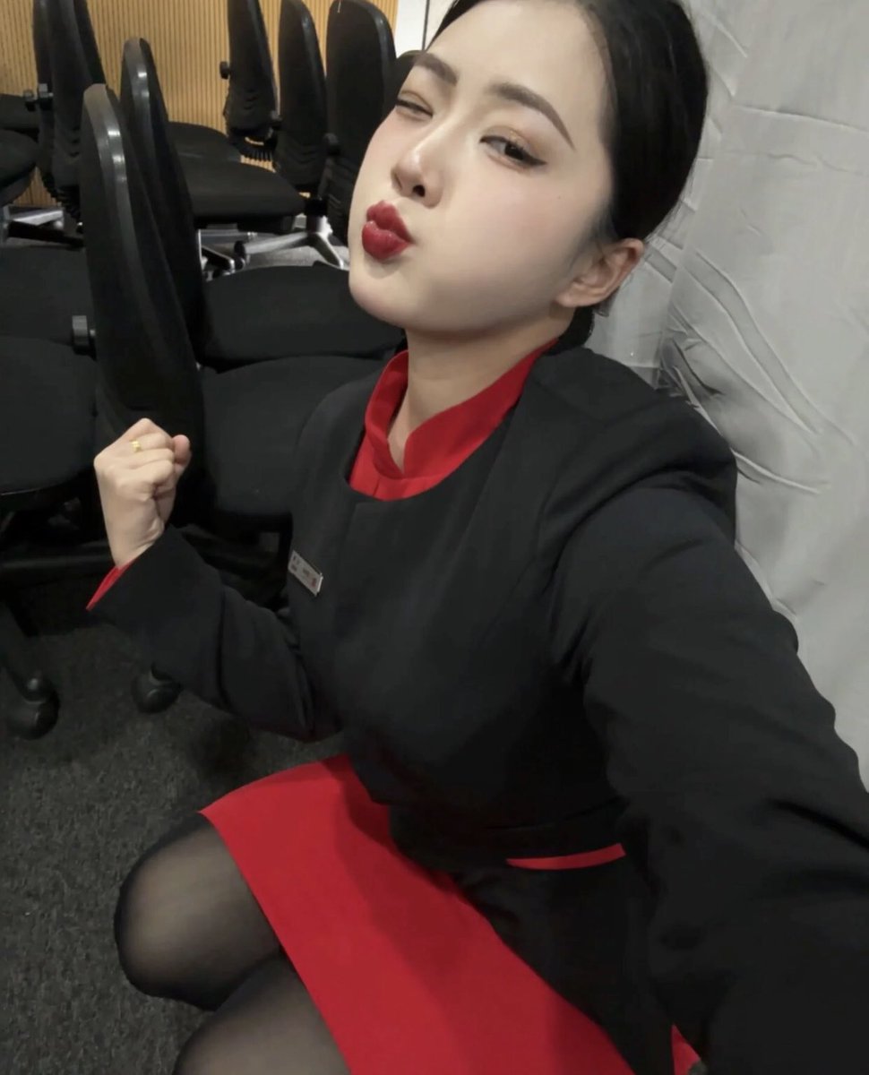 川航空姐 菲菲 tweet media