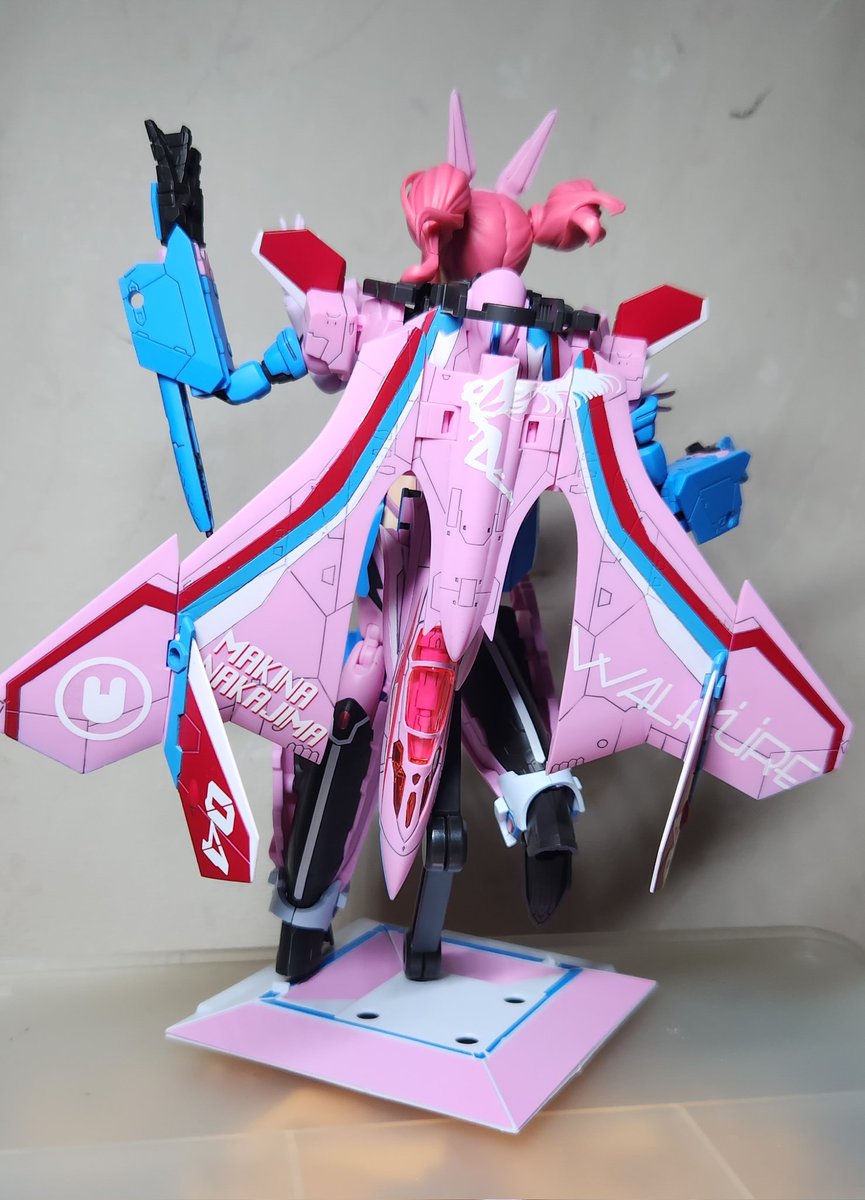 REDFRAMEP02's tweet photo. #マクロスΔ 
#マクロスモデラーズ 
VF-31Aカイロス　マキナ・中島
完成しました。
今回は部分塗装とつや消しで制作しましたが、羽の色分けをタガネでディティールを彫った後にマスキングで塗り分けをしたせいでえらい手間がかかりました… https://t.co/LyJz9fpIBr