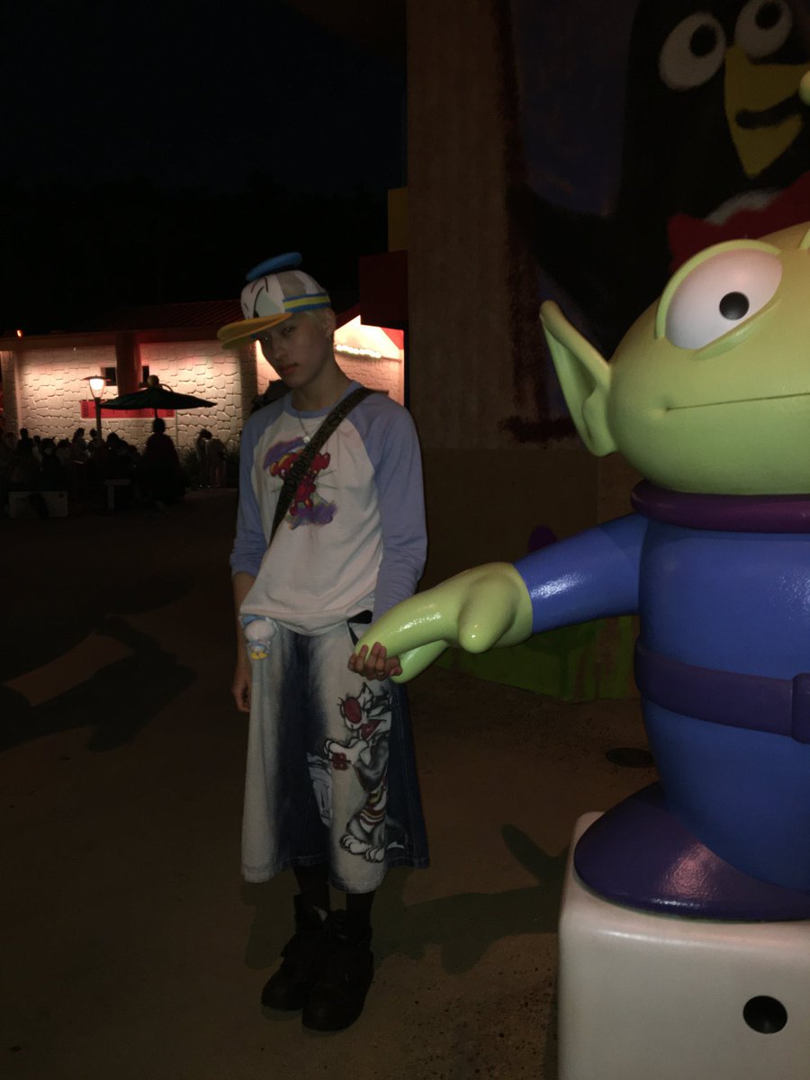 candykeeho's tweet photo. porque nós fãs de toy story https://t.co/pnlk0tj7Qz