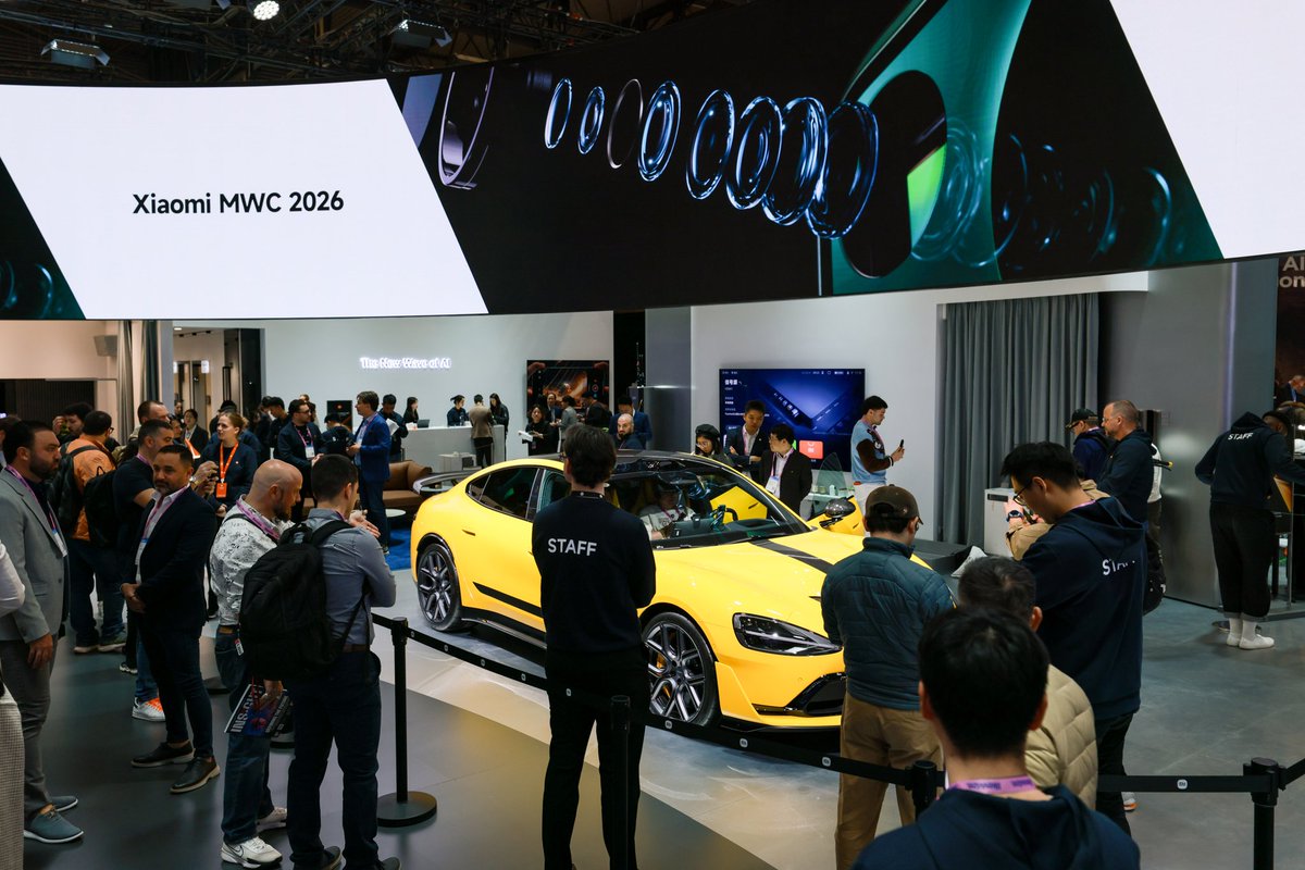Xiaomi's tweet photo. This is what the future looks like. 📸
From AI Today to AI Tomorrow, Xiaomi brings the Al-powered Human x Car x Home smart ecosystem to the #MWC26, featuring the latest Xiaomi 17 Ultra and Leitzphone. Visitors are exploring every corner of the Xiaomi booth.
#TheNewWaveofAI https://t.co/4rYnQwgHD3