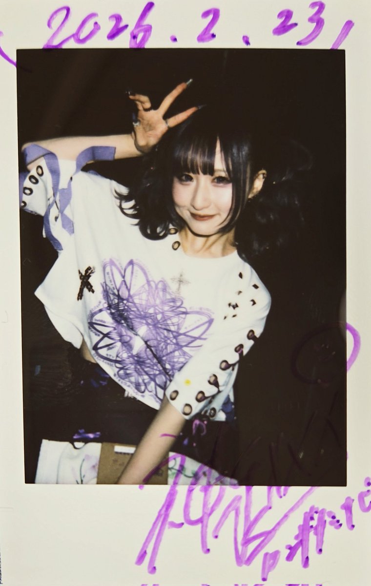 Cossari_mark2's tweet photo. 1週間前でマジごめんなのですが、2/23は雨ソラ5周年ワンマンでした。
改めて思ったことは、僕はやっぱり雨ソラが好きだし、曲がドンピシャすぎるし、フロアもオタクも最高だし、そんなグループに出会えて幸せだなってことです。

それはそうとみやびちゃんの顔面は5周年でより輝いてましたね…（可愛い https://t.co/S57KtcsKEe