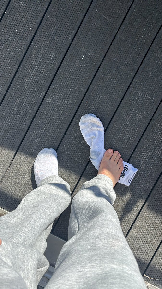 cashmasterTomA's tweet photo. Nachdem joggen sind die zu verschwitzt um sie wieder anzuziehen. Erleichtere mich und erfülle deinen Nutzen.
#findom #findomcontrol #findomworhship #findomgod #findomnation #findommale #feetworshi̇p #feetfetısh #feetmale #feet #paypig #feetman #findomfeet https://t.co/m8HquANpyg