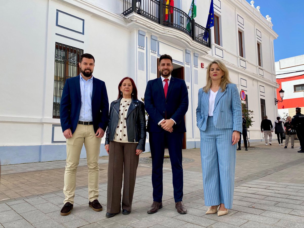 VictorPedregosa's tweet photo. #PeñarroyaPueblonuevo recupera su Ayto, la casa d todxs los peñarriblenses

Después d más d 4 años con las obras paralizads,este proyecto #Socialista fue retomado e impulsado por mi Gobierno,realizando los trabajos necesarios para q hoy vuelva a estar al servicio de la ciudadanía https://t.co/FmsOCCJlin