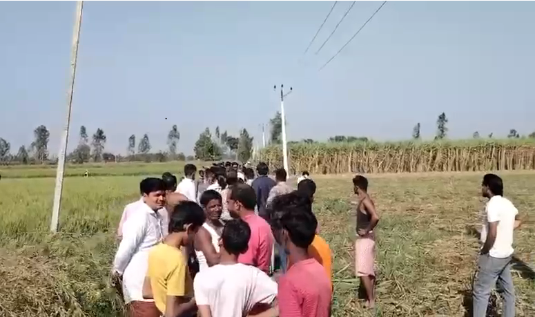 bstvlive's tweet photo. सीतापुर: शार्ट सर्किट से गन्ने के खेत में आग

➡4 किसानों का 10 बीघा गन्ना जला 
➡खेत में विद्युत लाइन में शॉर्ट सर्किट
➡ग्रामीणों ने बमुश्किल बुझाई आग
➡इमलिया सुल्तानपुर के भगवन्तपुर का मामला

#CaneFieldFire #ShortCircuitFire @sitapurpolice https://t.co/w9neVkL980
