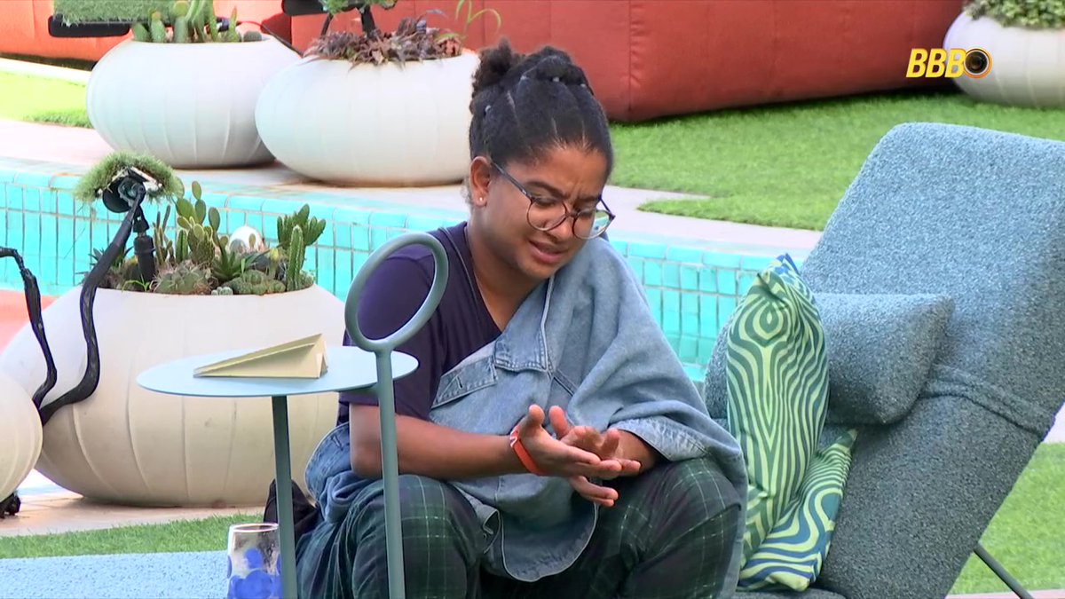 Ana Paula: "E esse Paredão, hein, Tia Milena?"

Milena: "Tá bem certo, né? Eu não vou falar 'ah a gente quer que saia esse'... Por isso a gente tá com isso na cabeça, que quem vai sair é quem a gente quer."

Ana Paula: "É, mas é um Paredão muito xis. De três pessoas que..."