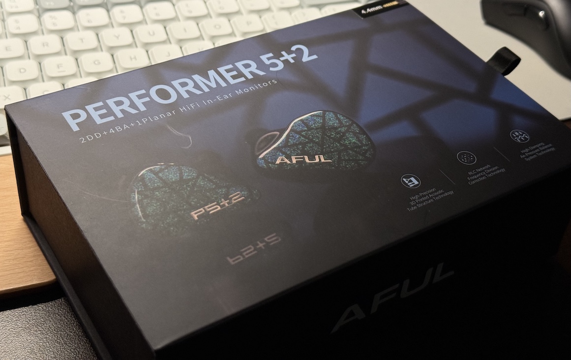 久々にイヤホン買い替え。最近はこの辺の半端な価格帯も充実してていいっすねー。知らんメーカーたくさん増えてて情報集めるのも大変だけど