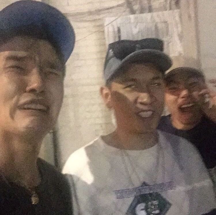 벌써 내일이 개학 개강이네
처음 만난 날 같이 엽사찍는 팬숭이들처럼
이만큼 마음맞는친구 있으면 좋겠다