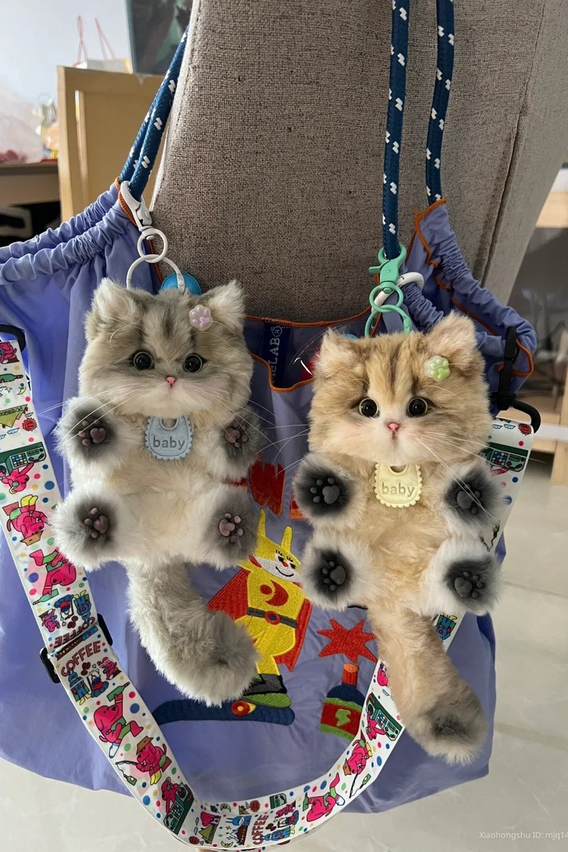 qShenyue's tweet photo. Adorable bag charms 🍅🐈

a thread https://t.co/GhxL4lqGkv
