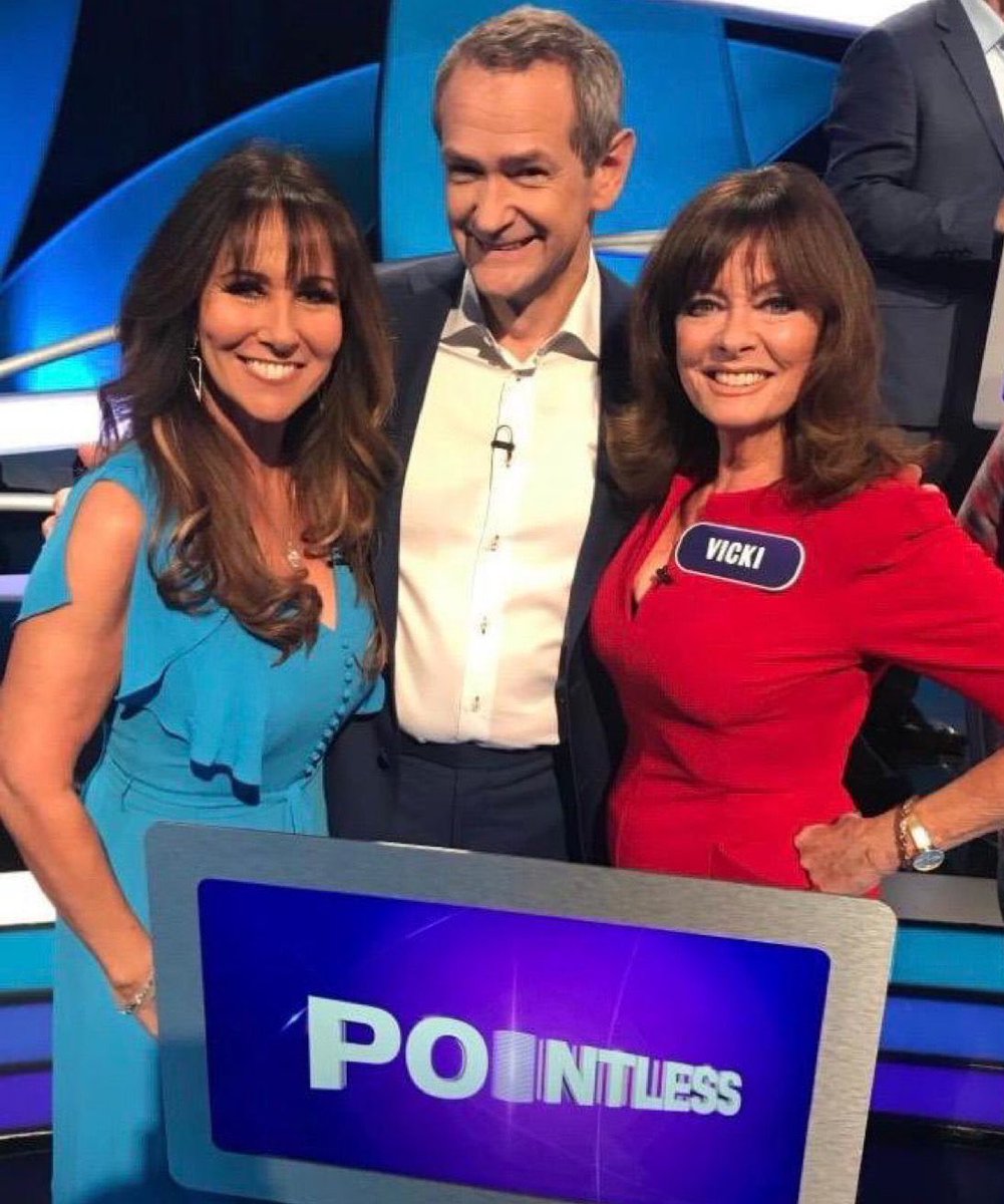 vickimichelle's tweet image. Happy Birthday Alexander Armstrong Great presenter, singer, writer and lovely man. Fab memory when Linda and I won Pointless. @XanderArmstrong #Pointless @ClassicFM #PerfectPubWalks @channel5_tv #MondayFunday