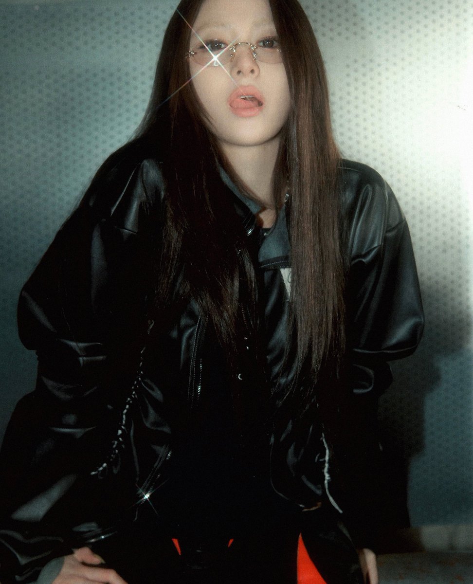 sunloverhuh's tweet photo. YUNJIN FOR DICON IS ACTUALLY CRAZY WTF https://t.co/xdIm2uQUQN