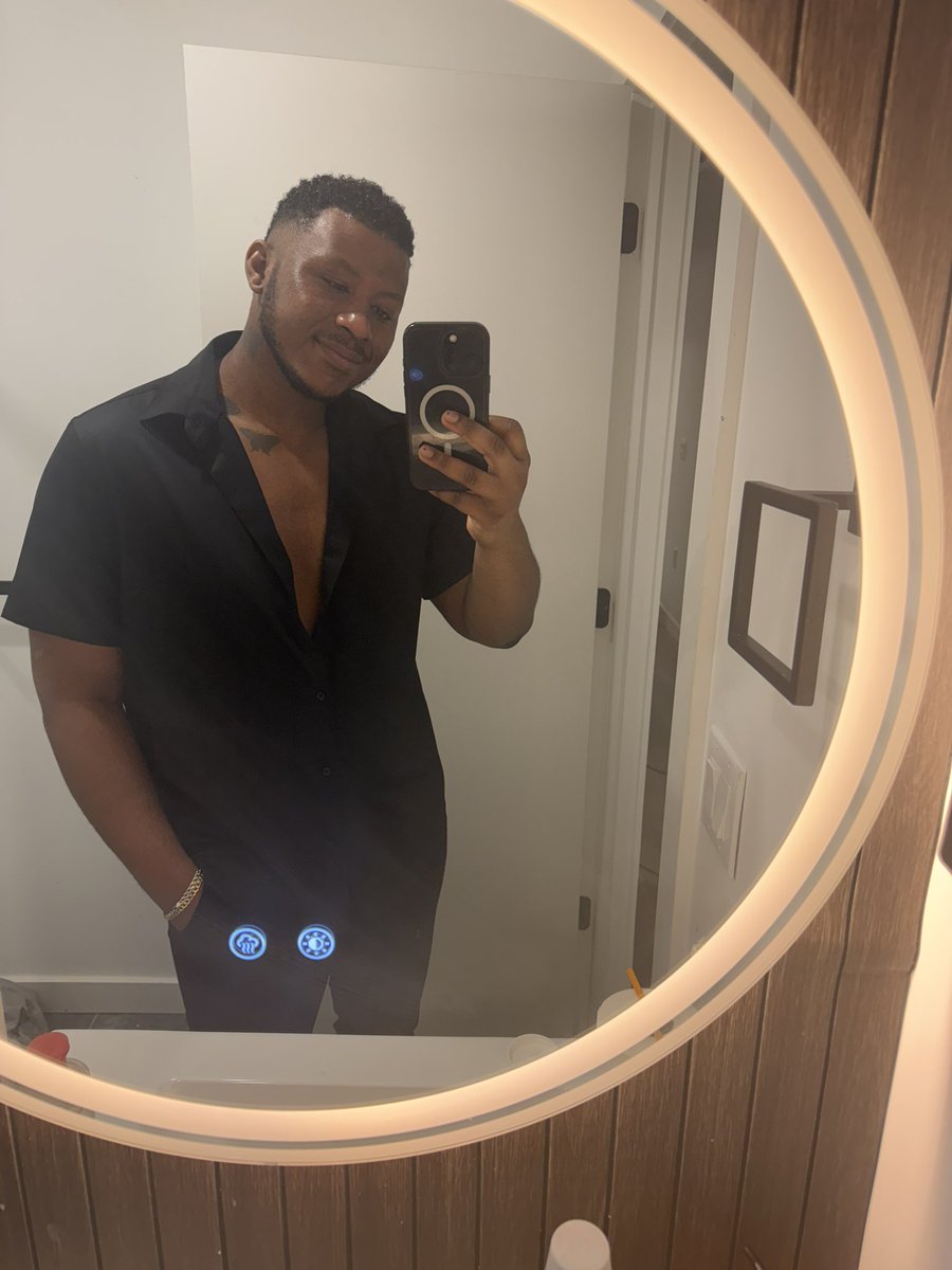 master_bordeaux's tweet photo. Freedom looks really good on me. 🍾 https://t.co/z5aO4OPFnY