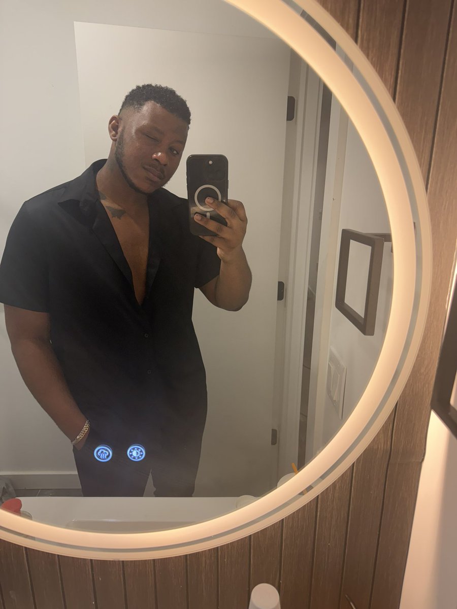 master_bordeaux's tweet photo. Freedom looks really good on me. 🍾 https://t.co/z5aO4OPFnY