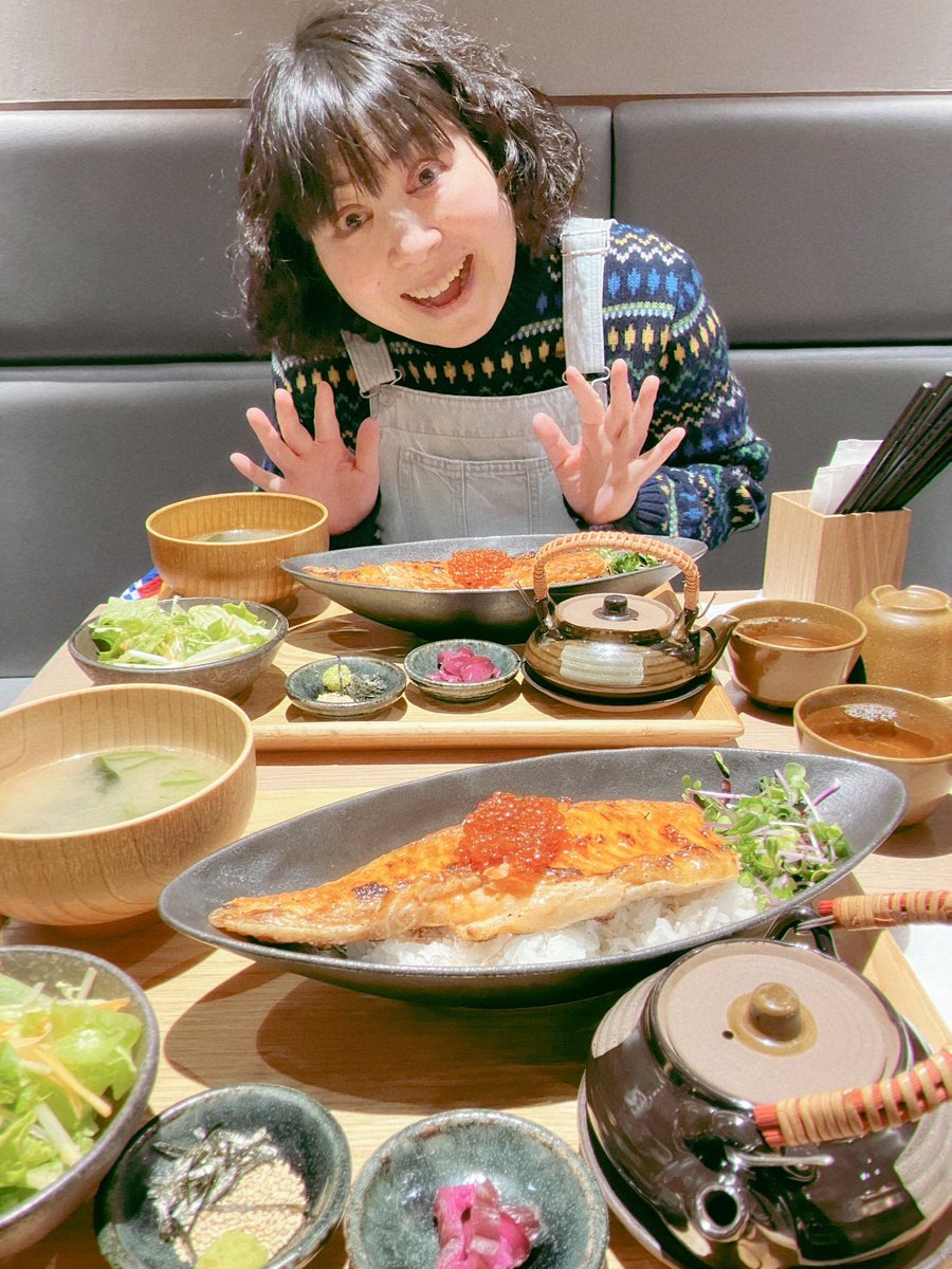 脚光女チームひげ支店お疲れ飯
#中村まゆみ 氏との念願の初共演はとても思い出深いものになりました

演劇を愛し、演劇に愛される努力を惜しまない真摯な姿をこの先も胸に焼き付けたいと思うます
（2人とも本調子じゃない中引く程喋った）
#ノンアルコールです
#ゆるキャラみ