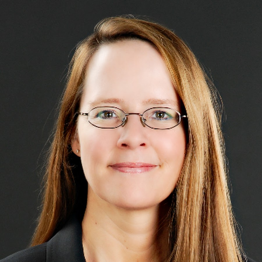 Former Xbox executive reveals she was kicked out after refusing to put on a bathrobe at GDC. 🔗 wccf.tech/1jtmq