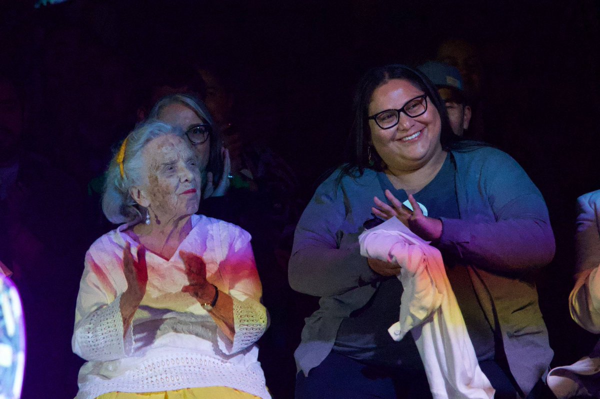CitlaHM's tweet photo. ¡Inicia marzo, mes de visibilizar muchas acciones a favor de las mujeres!
Este domingo acudimos al encendido de @luciernagas1350, su primera emisión desde el #IMER.
👉🏽Podremos sintonizar programas y escuchar miles de voces que tienen para nosotras y nosotros un enfoque distinto, humano, feminista e introspectivo.
Fue un gusto acompañar esta presentación junto a la inigualable Elena Poniatowska.
Agradezco la invitación y el esfuerzo de Fernando Chamizo y todo el equipo, para hacerlo posible.
Continuamos colaborando y sumando esfuerzos desde la Secretaría de las @mujeresgobmx y los medios públicos como el @imerhoy.