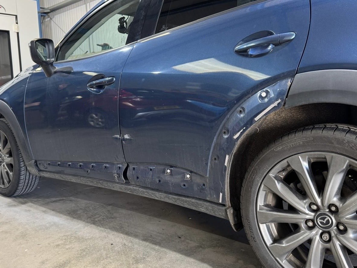 lsj_info's tweet photo. Before and after of a Mazda with nearside doors that are damaged and in need of new trims #beforeandafter #mazda #blue #carbodyrepair #scratch https://t.co/ODe8M7frmn