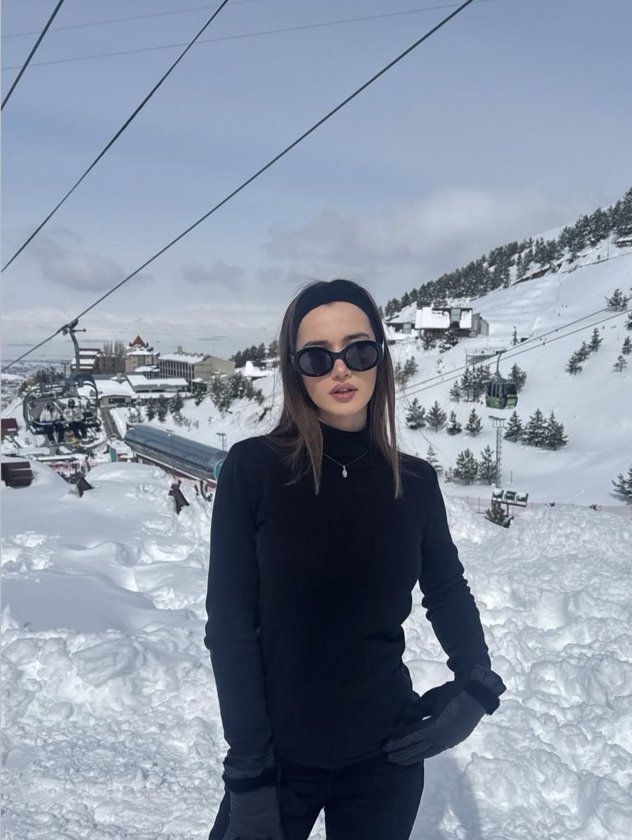 SarahPatellaro's tweet photo. İlsu Principessa delle nevi ❄️❤️
#İlsuDemirci #Arafta https://t.co/805OKIL9fl