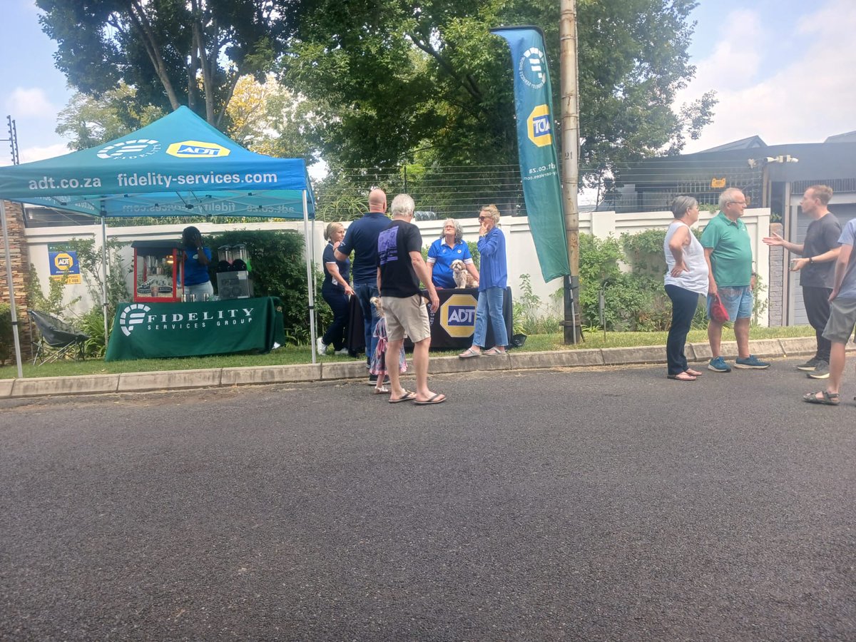 Fidelity_Secure's tweet photo. Fidelity ADT Sandton were out in the Craighall community on Saturday, a visible presence and addressing community concerns. The Sandton team prioritise you and your safety.
#FidelityADT #Sandton #Gauteng #keepingwatch #visibility #teamwork https://t.co/CYvvptKuuv