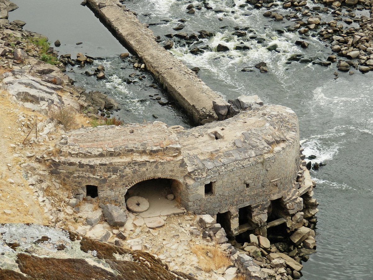EL PRÓXIMO JUEVES 5 DE MARZO A LAS 20, 30 DARÉ UNA CONFERENCIA EN EL MUSEO ETNOGRÁFICO SOBRE EL PATRIMONIO DEL TAJO EN TALAVERA Y COMARCA.
HABLAREMOS CON MUCHAS IMÁGENES DE PUENTES, MOLINOS, BARCAS, NAVEGACIÓN, BATANES, CENTRALES ELÉCTRICAS ETC..
OS ESPERO