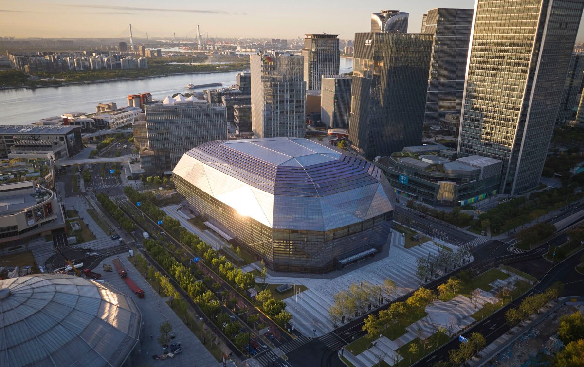 Archello's tweet photo. Skidmore, Owings &amp; Merrill (SOM) @SOM_Design designs the Shanghai West Bund Convention Center through AI-assisted multi-objective optimization, refining geometry, structure, and façade performance simultaneously.
https://t.co/E6MdWj7XZM 

#ComputationalDesign https://t.co/twh28noPD6