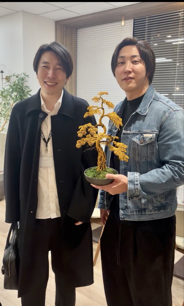 とみ tweet media