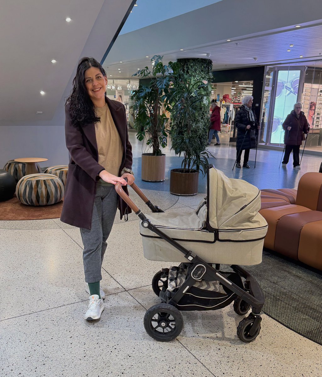 - I'm a mommy
- Mommy ???
- I'm a mom 
- Mamacita!
🤣🤣🤣