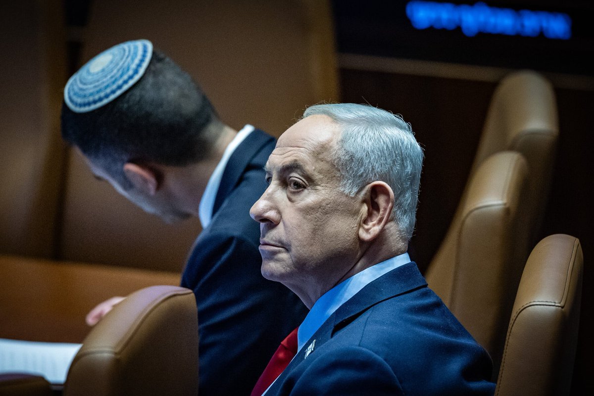 CerfiaFR's tweet photo. 🚨🇮🇱🇮🇷 FLASH | Benjamin Netanyahu DÉMENT que ses bureaux ont été attaqués par l’Iran. https://t.co/oXUoswS066