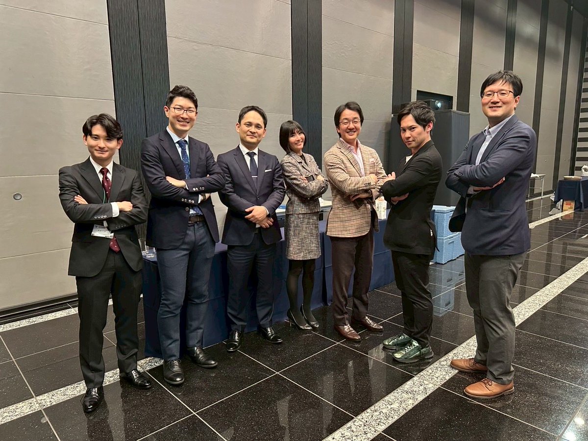 YuuriU's tweet photo. Healthtech Summit 2025、アフターパーティー！！
バッキバキのドクターズとメドピア後藤社長のコラボレーション。
ハッシー(右から２番目)、特にバキバキですね…w
若手が元気なのもHealthtech Summitの特徴です♪

今年もやるよ！！！ https://t.co/zIWNzwIE1j
