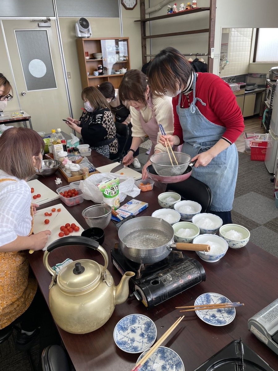 erinanails's tweet photo. お料理教室
美味しく楽しく出来ました♫

使った料理の残りのアレンジや
焼き方茹で方など
私なりのコツやアドバイスをお家でも活躍してくだされば
尚嬉しいです♪

#noshiro_machi 
#能代市
#能代料理教室 https://t.co/f3Y0yVWN3B