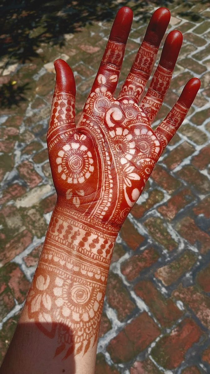 Kanak_1607's tweet photo. #mahendi
#desing 
#color
#darkness
#💗😘👀🖇️💫 https://t.co/G5lwZtu8ao