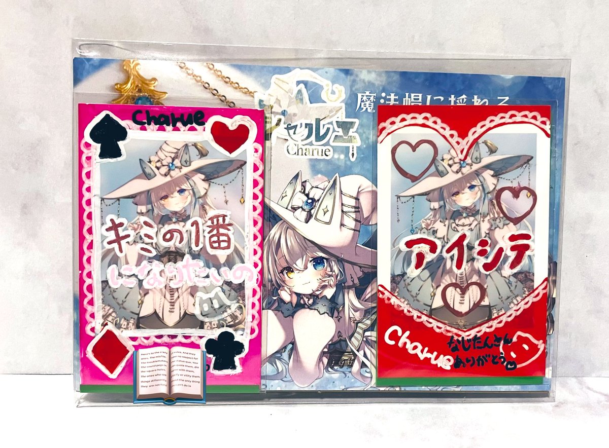 #シャルエ　#piacetto
*📖*piacettoさんのアクセサリーディスプレイ専用アクリルスタンドが届いたので、シャルさんのコラボアクセを飾りました💎

🐈ピアスとイヤリングを飾れるスペースには、シャルさんの可愛いアクキーを飾ってます💫

🐈