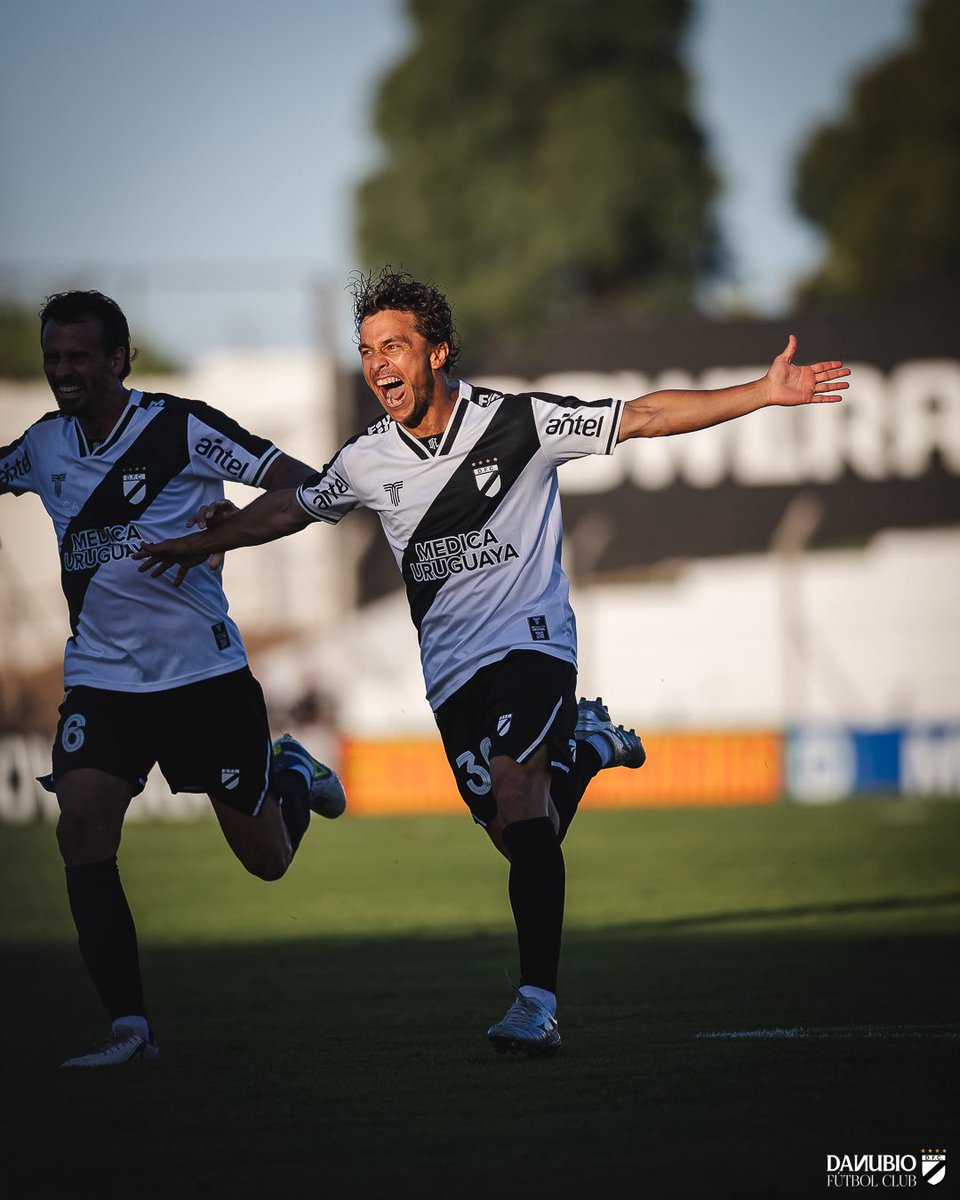 DanubioFC's tweet photo. ✊🏻 𝐄𝐬𝐭𝐨 𝐬𝐢𝐠𝐮𝐞

Juntos y para adelante. 

#LaUniversidad🎓 https://t.co/GsPjPZEgMJ