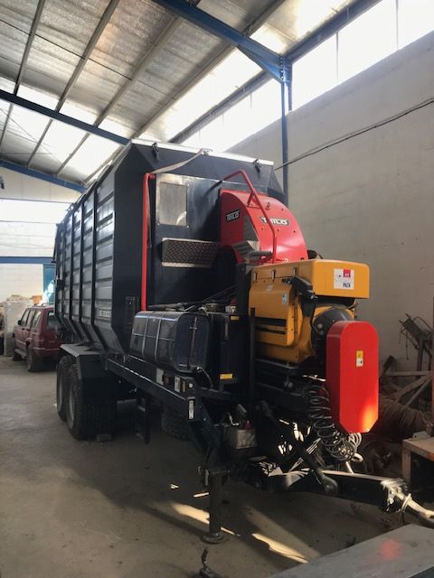 TractorHouseEU's tweet photo. 🔔MACHINE OF THE WEEK 🔔
🌻𝟐𝟎𝟏𝟐 𝐓𝐑𝐈𝐋𝐎 𝐒𝐆𝟐𝟎𝟎𝟎🌻

Powerful and versatile vacuum sweeper designed for efficient leaf and debris collection across large areas.

 For info, photos or to arrange a viewing, click the following link:  
https://t.co/4Bzw9IUgjH https://t.co/RlW1aVy9xh
